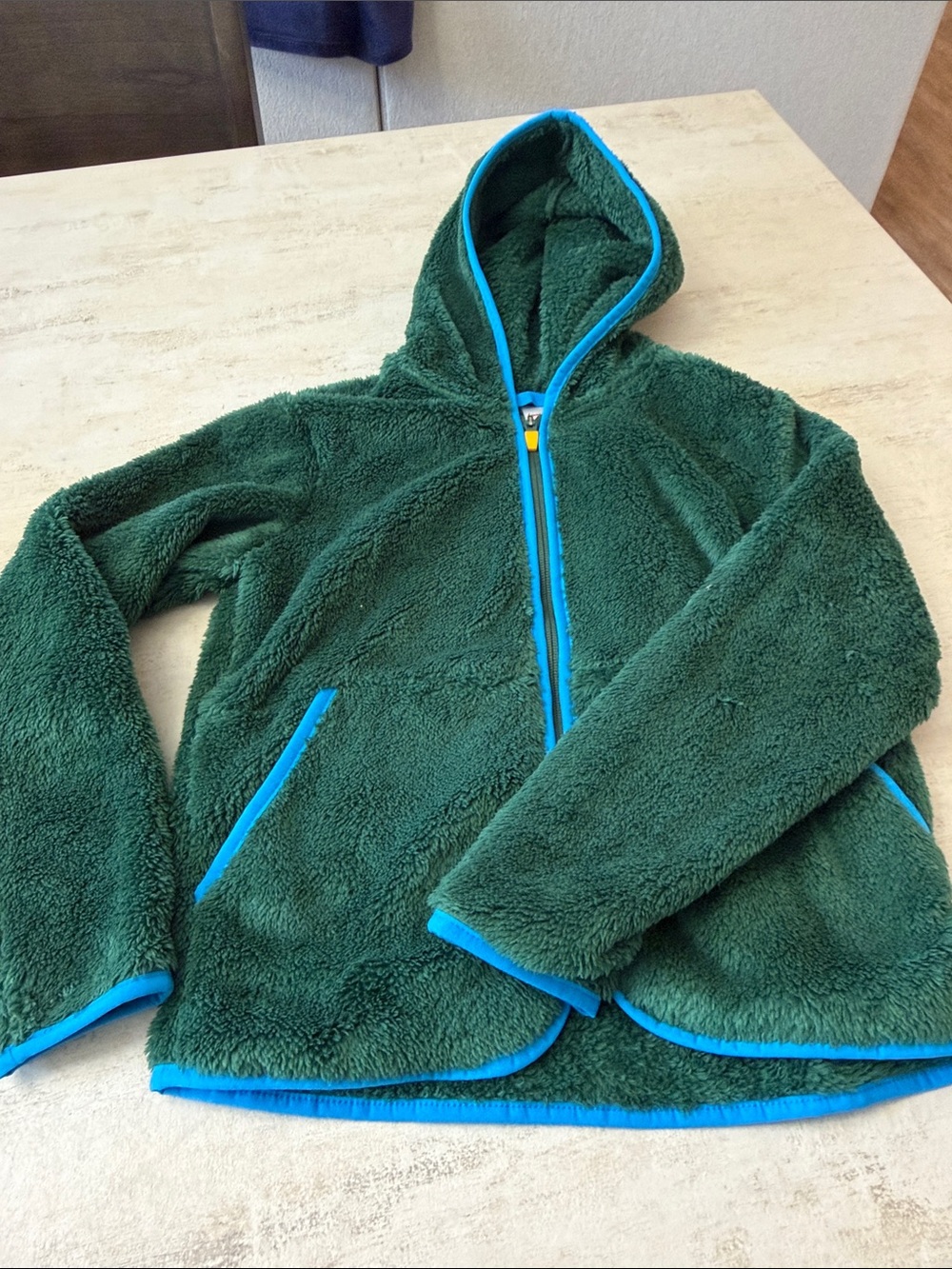 Hanna Andersson Forest Green Sherpa Hoodie with Bright Blue Trim. NWOT